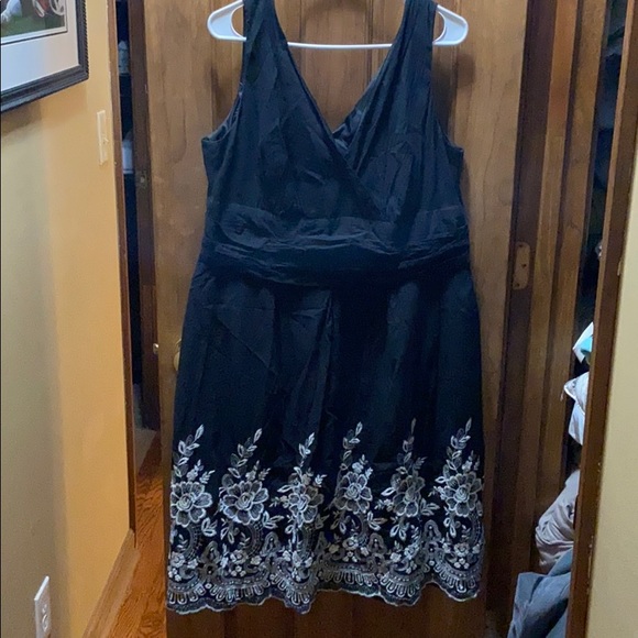 DB Black Dress - Picture 2 of 5